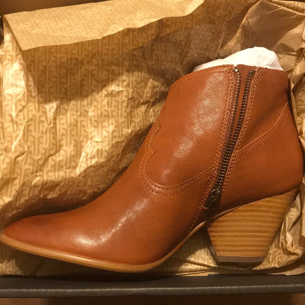 NIB NWT Frye Reina Bootie Cognac Sz 9.5